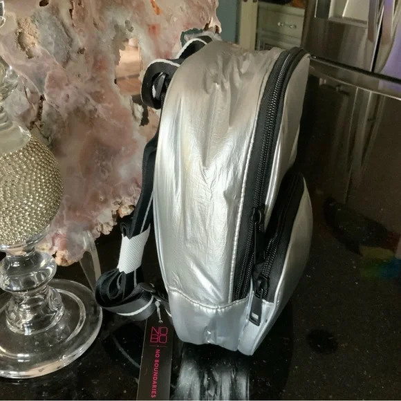 No BOUNDARIES Mini  Sliver Metallic backpack - Picture 6 of 12